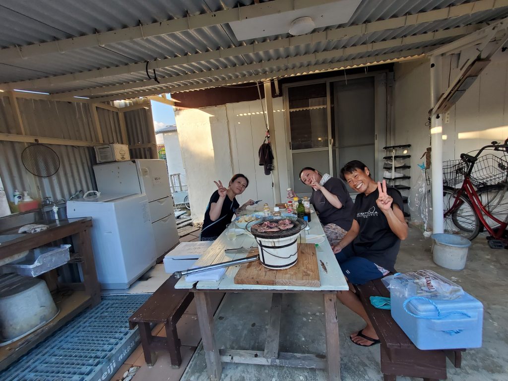 古民家のんびりやで BBQ!せっかくの黒島滞在でBBQを楽しみたいって声もよく聞きます。なので可能な限りお手伝い出来ないかと試行錯誤中!詳細はここをクリックしてご覧下さい。